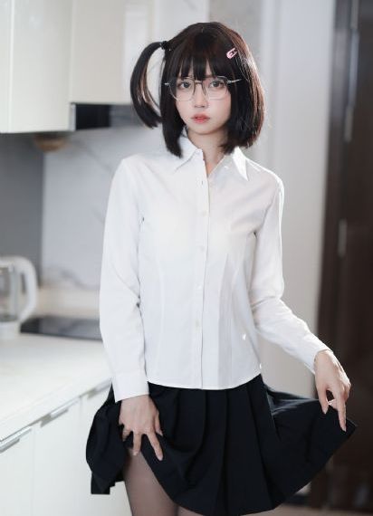 美女模特裸操_BD英语电影全集观看
