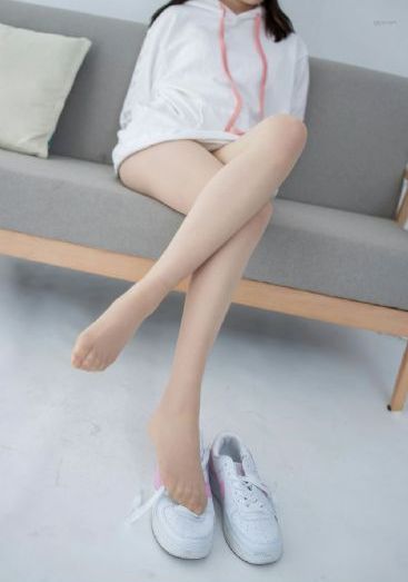 趴下老师腿打光屁股_神马电影在线观看